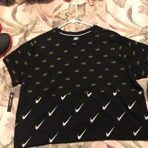 Nike women’s top